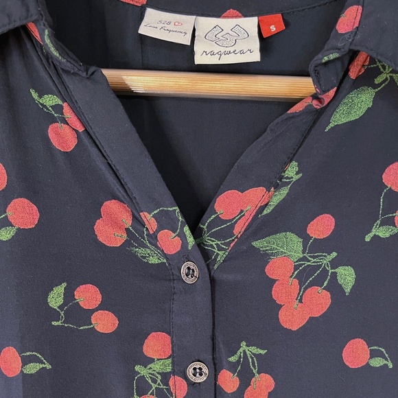 Cherry Print Sleeveless Blouse - Picture 8 of 15